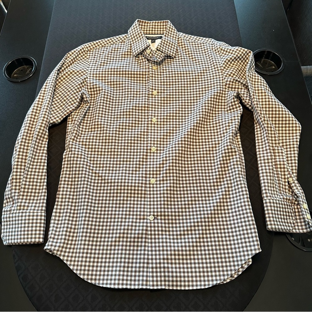 Banana Republic Men’s Non-Iron Dress Shirt - Slim Fit- Small - Picture 2 of 3